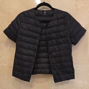 WOMEN'S BLACK UNIQLO LIGHT WEIGHT SHORT SLEEVE PUFFER JACKET COAT SZ XS $80